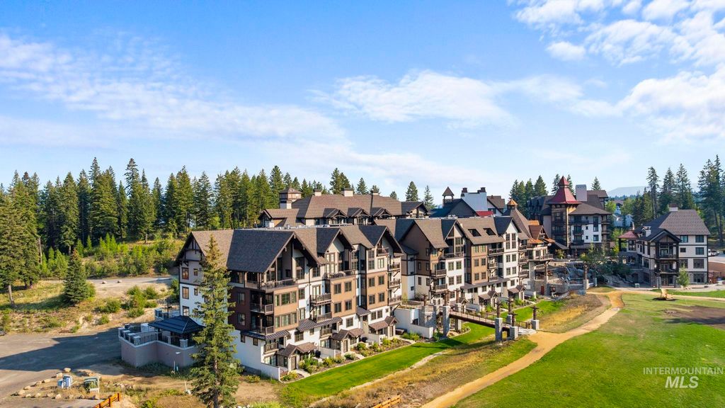 700 Village Dr. 403, Donnelly, ID 83615 photo 4