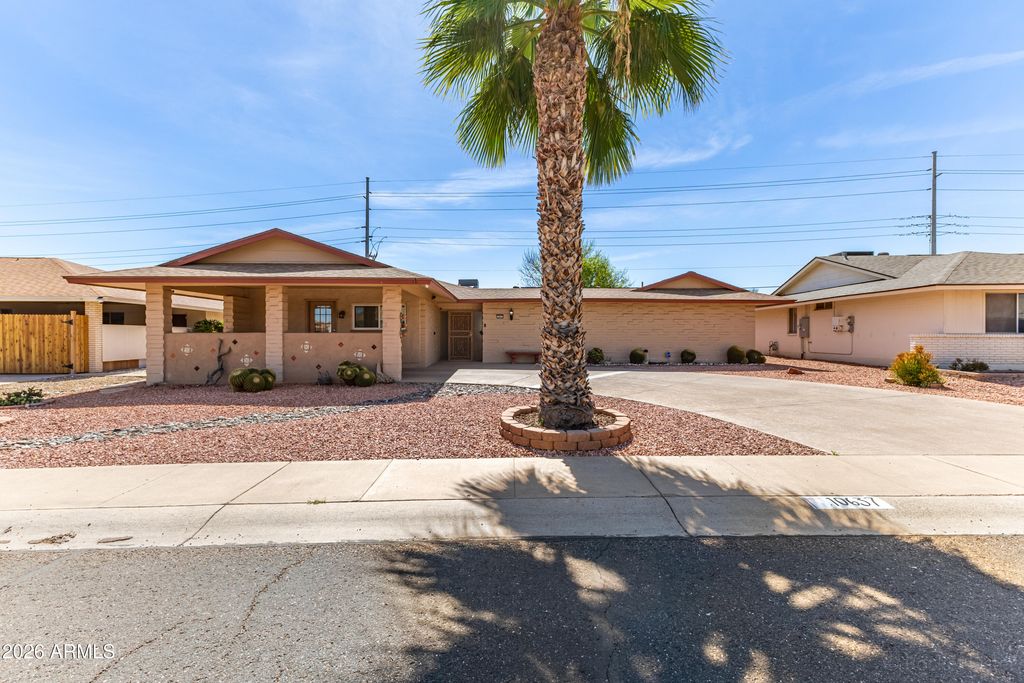 10637 W CARON Drive, Sun City, AZ 85351