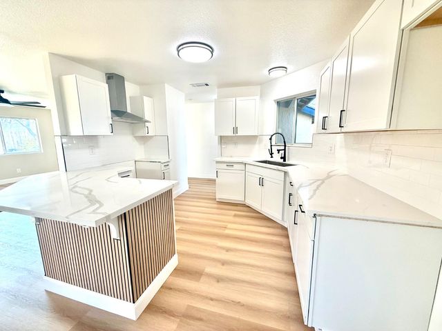 5551 W Acacia Avenue, Fresno, CA 93722