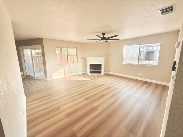 5551 W Acacia Avenue, Fresno, CA 93722