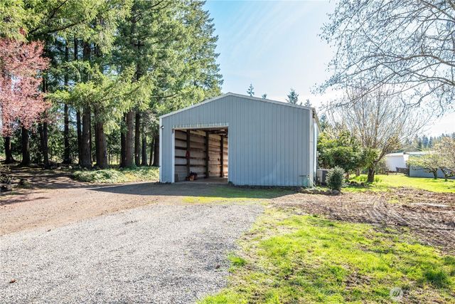 302 Studebaker Road, Castle Rock, WA 98611