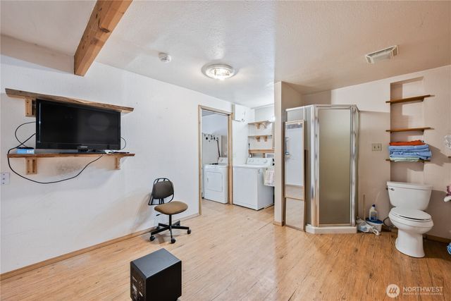 302 Studebaker Road, Castle Rock, WA 98611