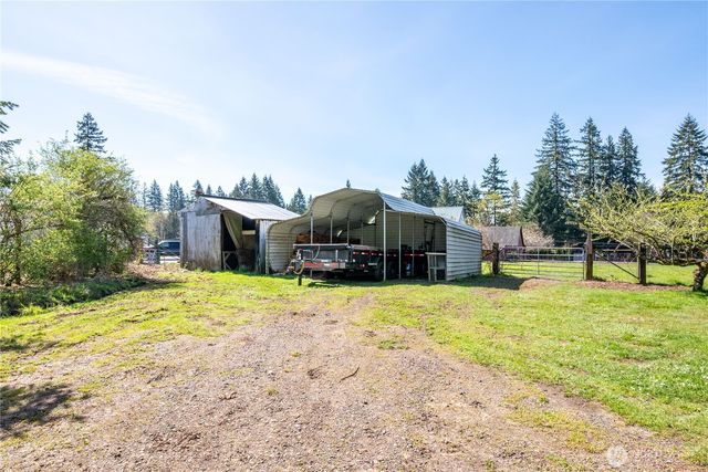 302 Studebaker Road, Castle Rock, WA 98611