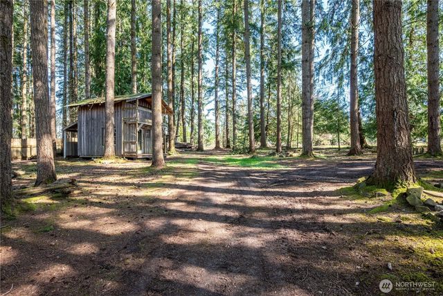 302 Studebaker Road, Castle Rock, WA 98611