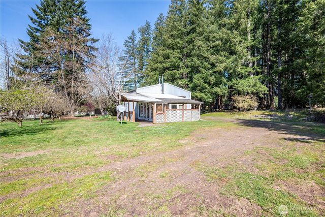 302 Studebaker Road, Castle Rock, WA 98611