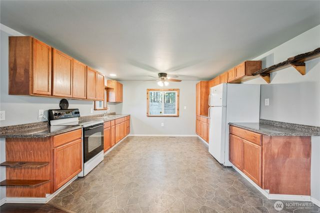 302 Studebaker Road, Castle Rock, WA 98611