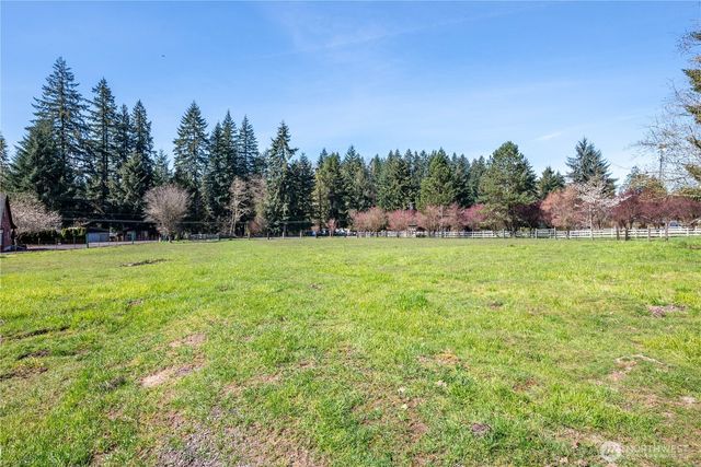 302 Studebaker Road, Castle Rock, WA 98611
