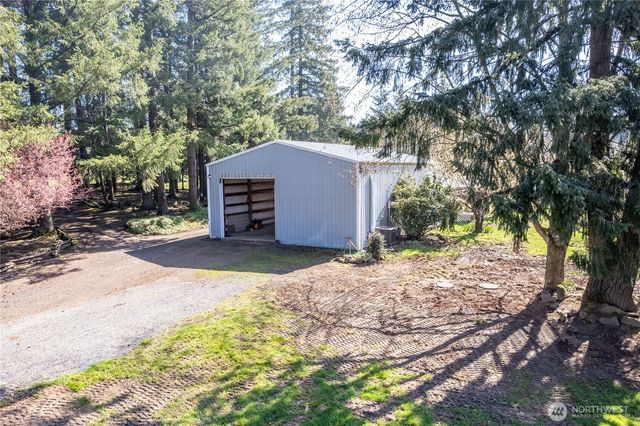 302 Studebaker Road, Castle Rock, WA 98611