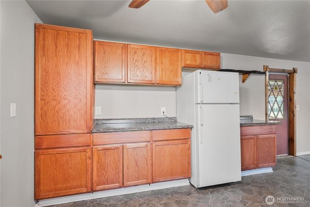 302 Studebaker Road, Castle Rock, WA 98611