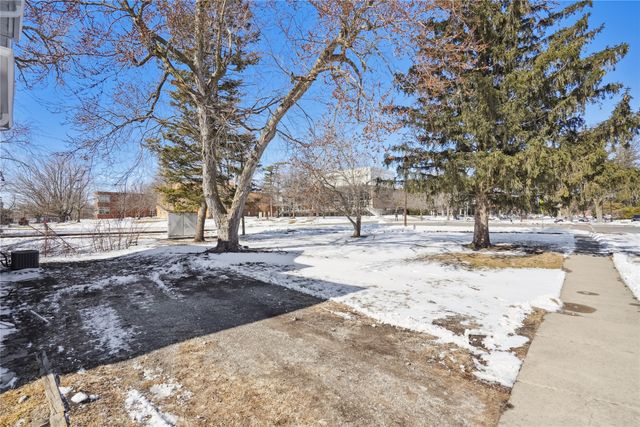 1021 High Street, Grinnell, IA 50112