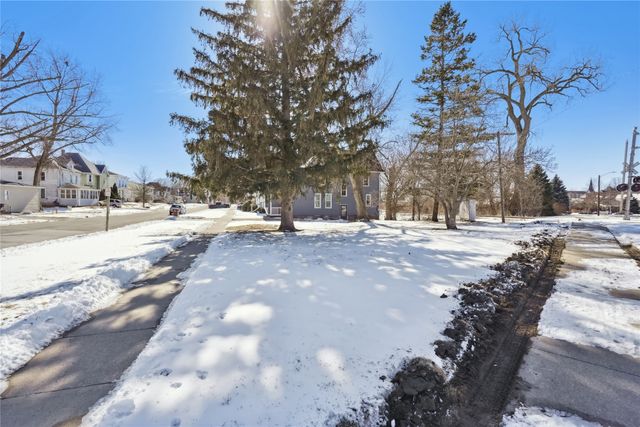 1021 High Street, Grinnell, IA 50112