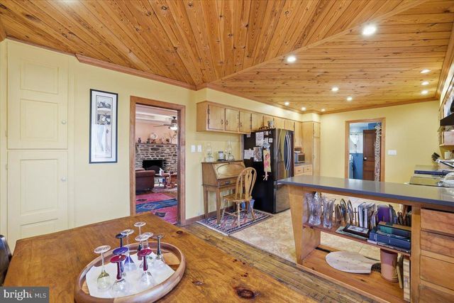 2487 MOUNTAIN RD, Stroudsburg, PA 18360