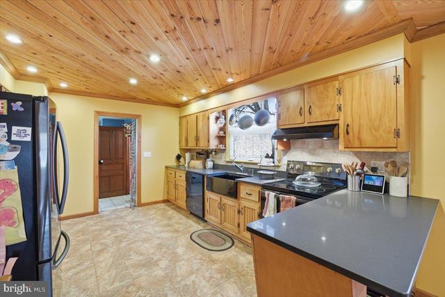 2487 MOUNTAIN RD, Stroudsburg, PA 18360