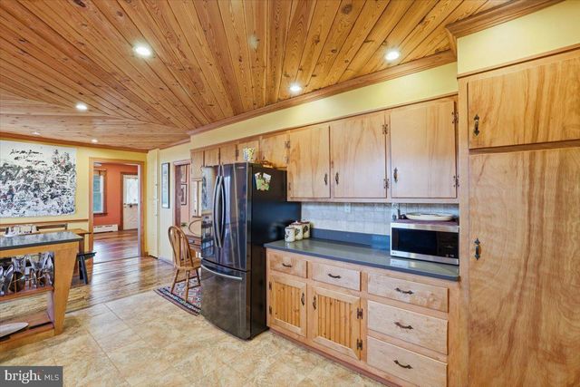 2487 MOUNTAIN RD, Stroudsburg, PA 18360