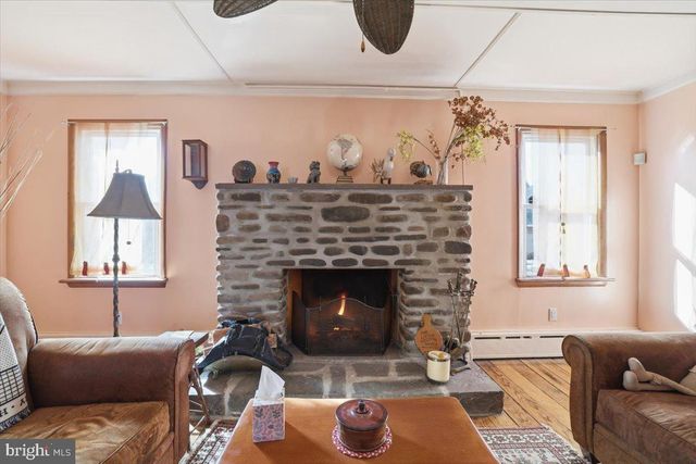 2487 MOUNTAIN RD, Stroudsburg, PA 18360