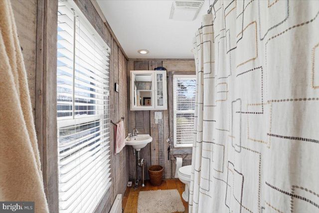 2487 MOUNTAIN RD, Stroudsburg, PA 18360