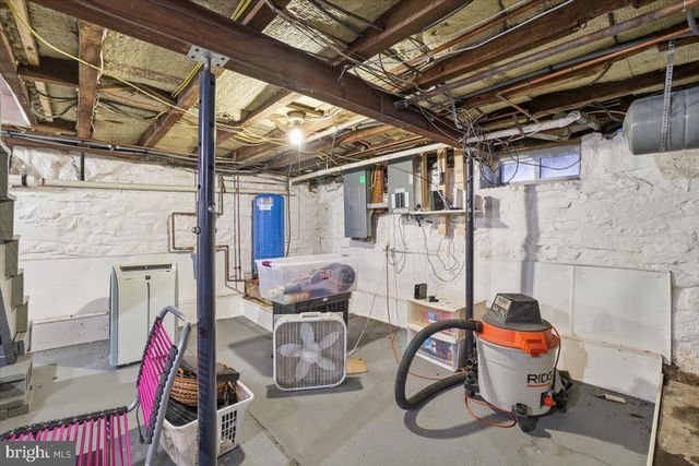 2487 MOUNTAIN RD, Stroudsburg, PA 18360