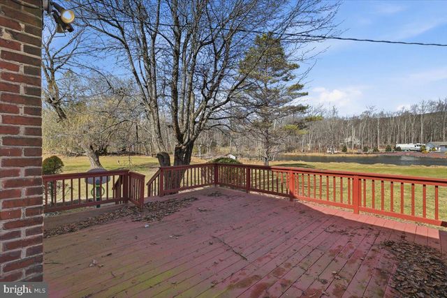 2487 MOUNTAIN RD, Stroudsburg, PA 18360