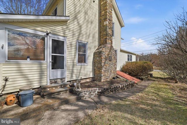 2487 MOUNTAIN RD, Stroudsburg, PA 18360