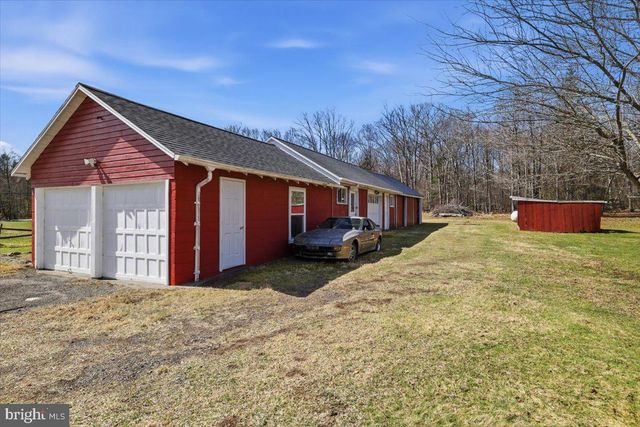 2487 MOUNTAIN RD, Stroudsburg, PA 18360