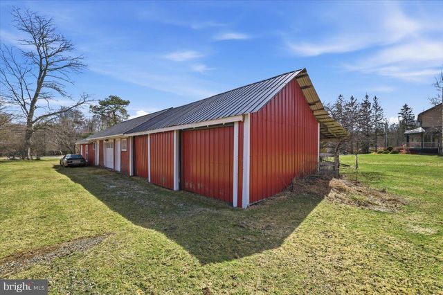 2487 MOUNTAIN RD, Stroudsburg, PA 18360