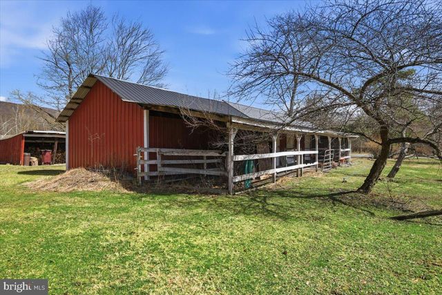 2487 MOUNTAIN RD, Stroudsburg, PA 18360