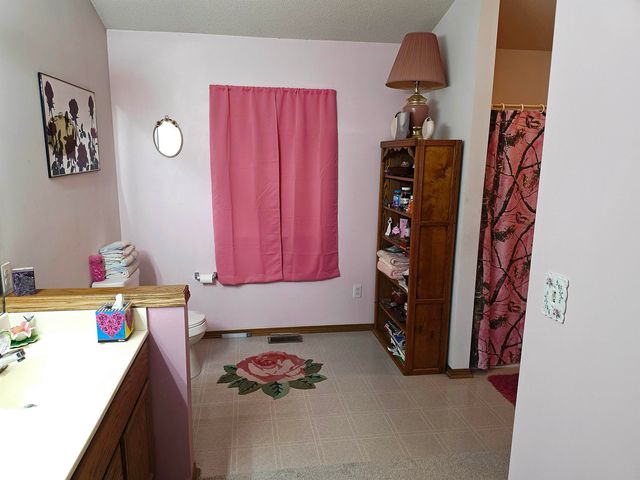 1439 N Tomahawk Rd, Peck, KS 67120