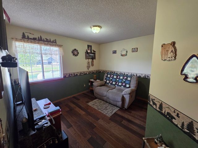 1439 N Tomahawk Rd, Peck, KS 67120