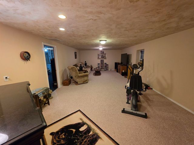 1439 N Tomahawk Rd, Peck, KS 67120