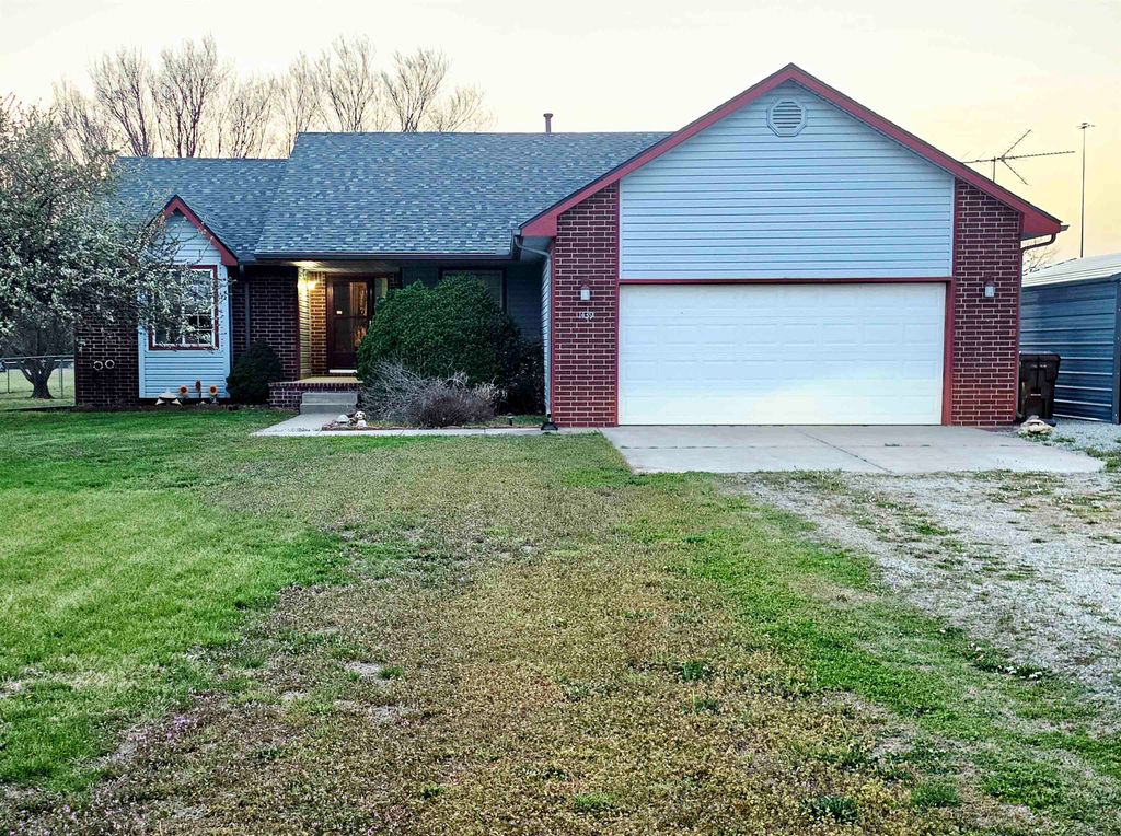 1439 N Tomahawk Rd, Peck, KS 67120