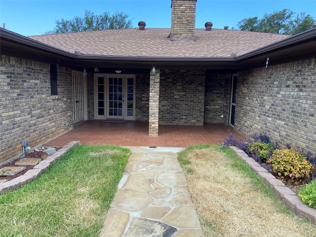 114 Stone Canyon Drive, Highland Village, TX 75077