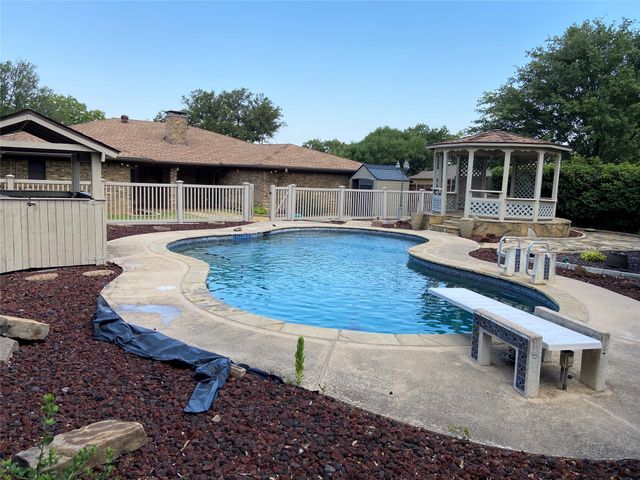 114 Stone Canyon Drive, Highland Village, TX 75077