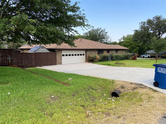 114 Stone Canyon Drive, Highland Village, TX 75077