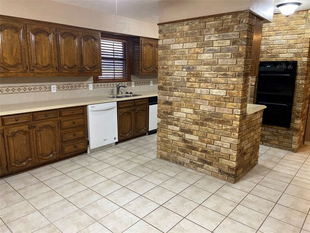 114 Stone Canyon Drive, Highland Village, TX 75077