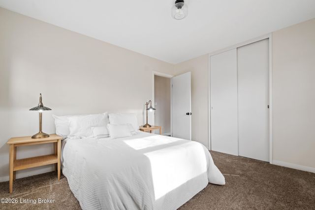 2721 Klondike Ln, Louisville, KY 40218