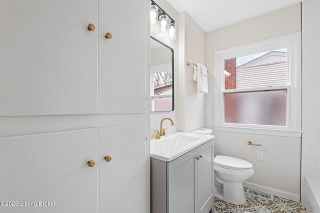 2721 Klondike Ln, Louisville, KY 40218