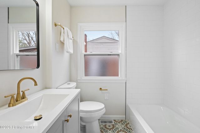 2721 Klondike Ln, Louisville, KY 40218