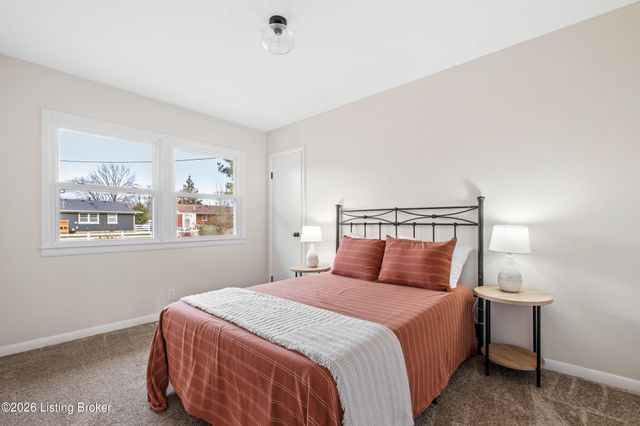 2721 Klondike Ln, Louisville, KY 40218