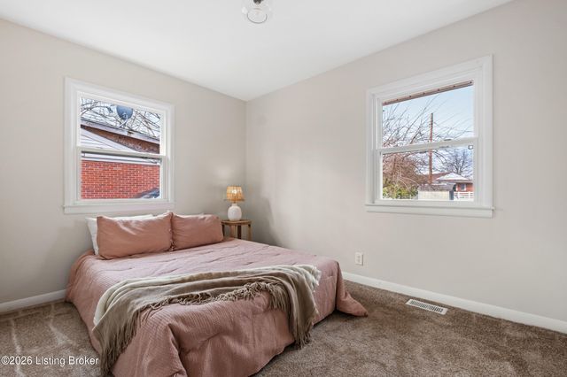 2721 Klondike Ln, Louisville, KY 40218