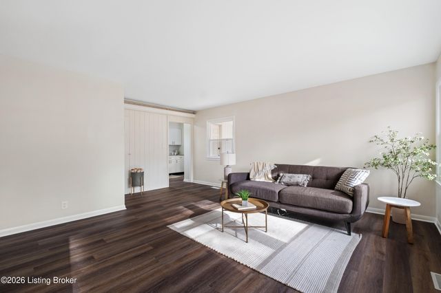 2721 Klondike Ln, Louisville, KY 40218