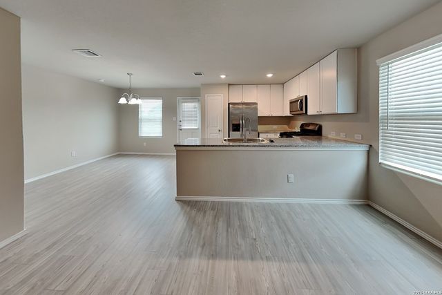 5546 Basil Chase, St Hedwig, TX 78152
