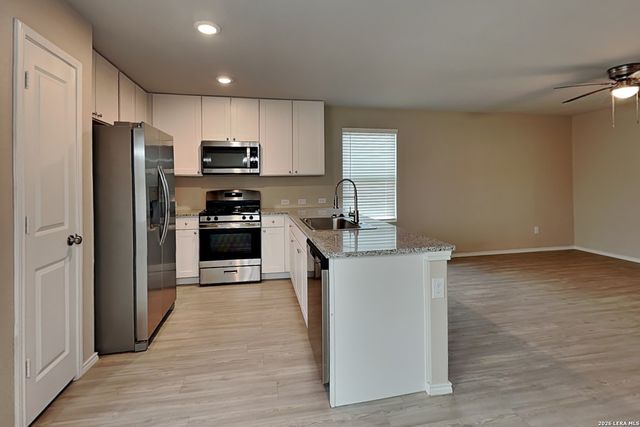 5546 Basil Chase, St Hedwig, TX 78152