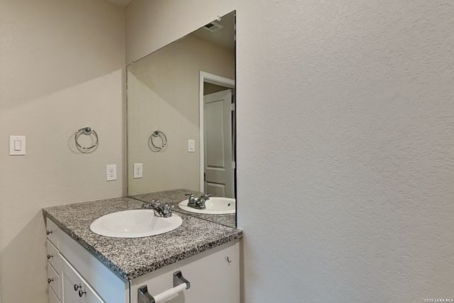 5546 Basil Chase, St Hedwig, TX 78152