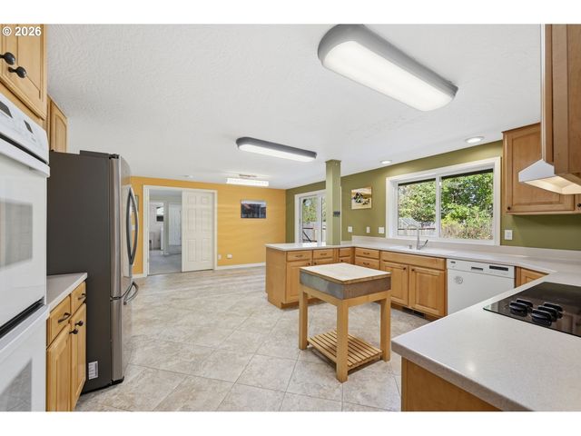 2279 BLACKBURN St, Eugene, OR 97405