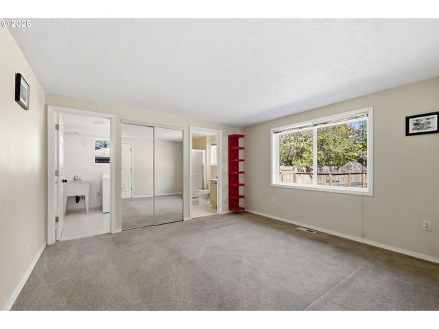 2279 BLACKBURN St, Eugene, OR 97405