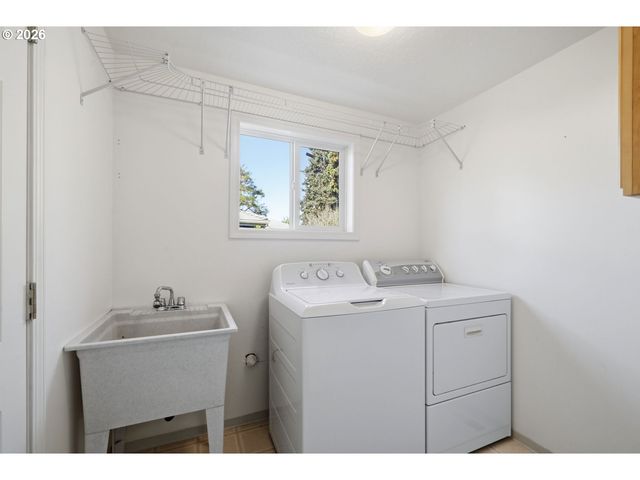 2279 BLACKBURN St, Eugene, OR 97405
