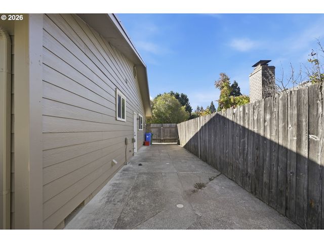 2279 BLACKBURN St, Eugene, OR 97405