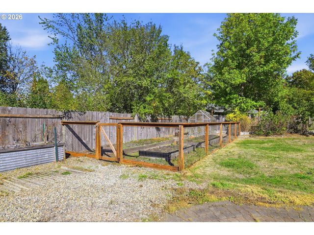 2279 BLACKBURN St, Eugene, OR 97405