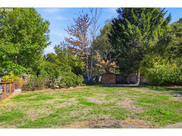 2279 BLACKBURN St, Eugene, OR 97405