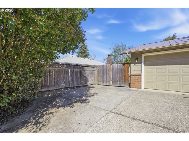2279 BLACKBURN St, Eugene, OR 97405